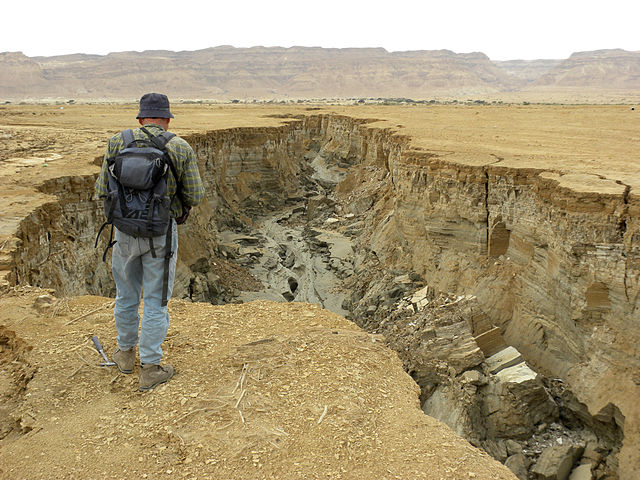 File:Dead Sea Coastal Erosion March 2012.JPG