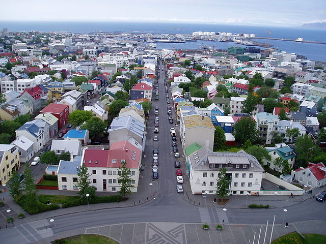 File:Islande - Rekjavik du haut de la cathédrale.JPG