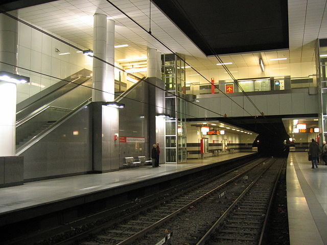 File:D-stadtbahn-oberbilkermarkt.jpg