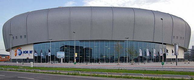 File:ISS Dome Düsseldorf Straßensicht.jpg