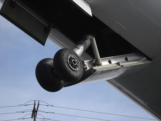 File:Concorde tail gear.JPG
