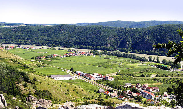 File:Wachau Valley Durnstein.jpg
