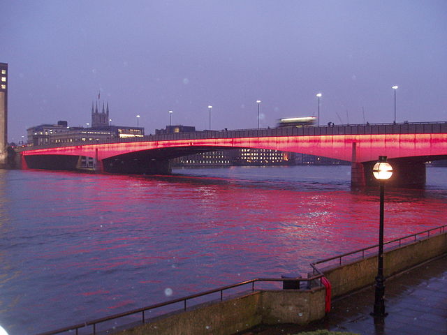 File:London Bridge Illuminated.jpg