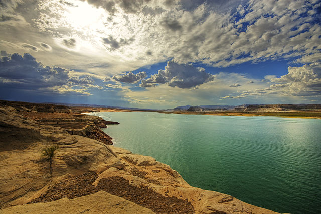 File:Lake Powell (2217173388).jpg
