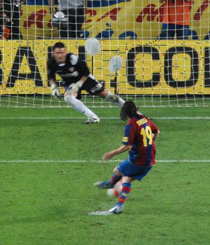 File:Messi 22 Sep 07 v Sevilla.JPG