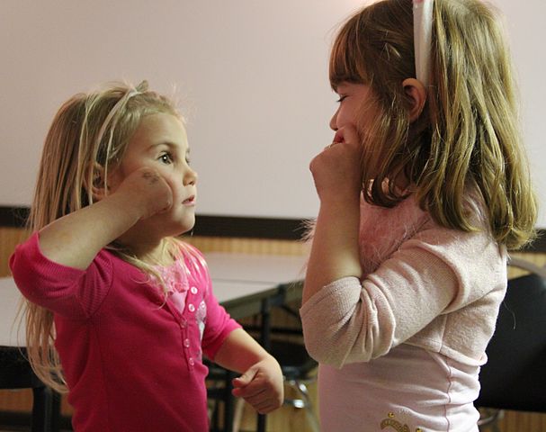 File:Girls learning sign language.jpg
