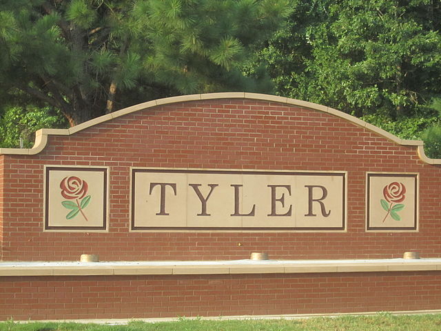 File:Tyler, Texas, sign IMG 0444.JPG