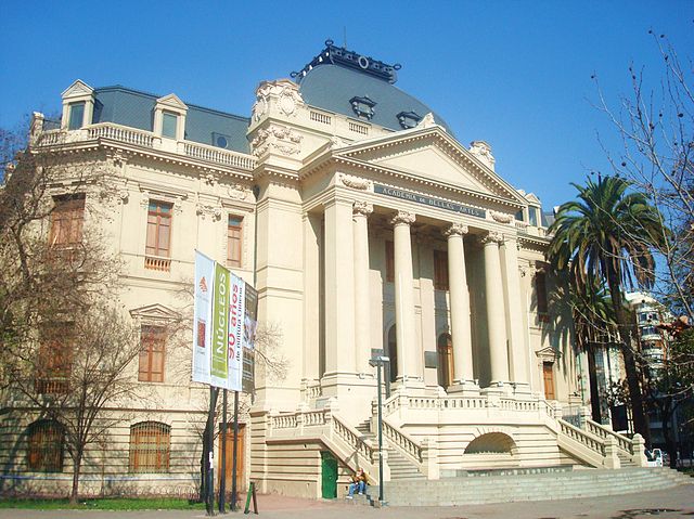File:Museo de Arte Contemporáneo Santiago2.jpg