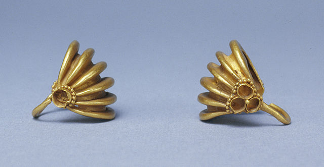 File:Mesopotamian - Pair of Basket-Shaped Hair Ornaments - Walters 572064, 572065.jpg