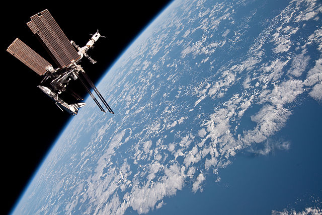 File:ISS and Endeavour seen from the Soyuz TMA-20 spacecraft 24.jpg