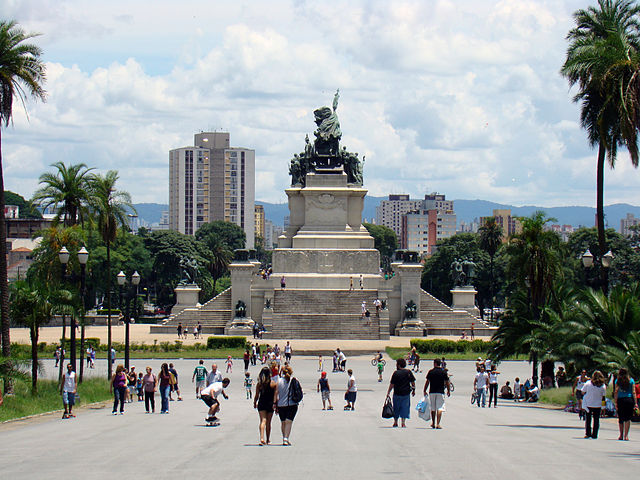 File:Monumento à Independência.jpg