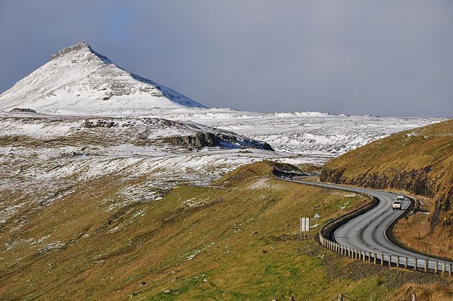 File:Faroe Islands, Eysturoy, road from Skipanes to Syđrugøta.jpg