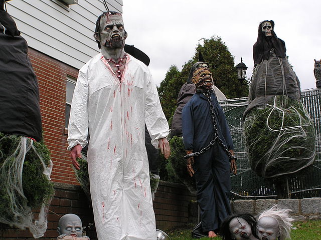 File:Scary Halloween Costumes 2011.JPG