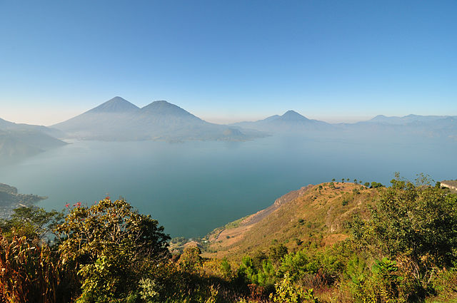 File:Lago de Atitlán 2009.JPG
