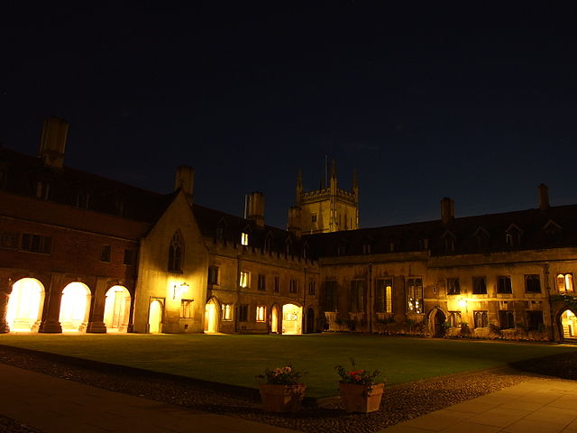 File:Pembroke College at night.jpg