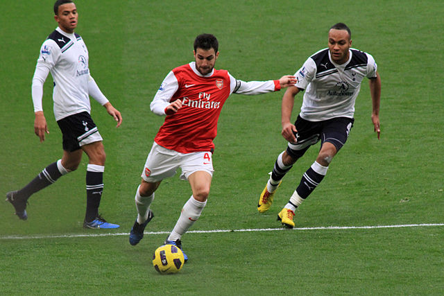 File:Jermaine Jenas, Cesc Fabregas & Younes Kaboul.jpg