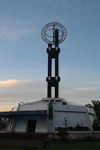File:Equator monument.jpg