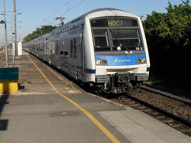 File:RER E - Gare Chelles 4Bis.JPG