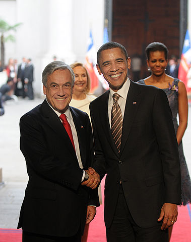 File:Chile. Honores de la Guardia de La Moneda a Barack Obama.jpg
