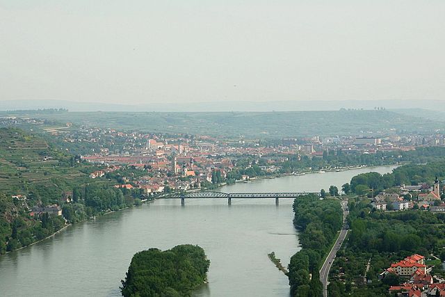 File:Krems and mautern from ferdinandswarte.jpg