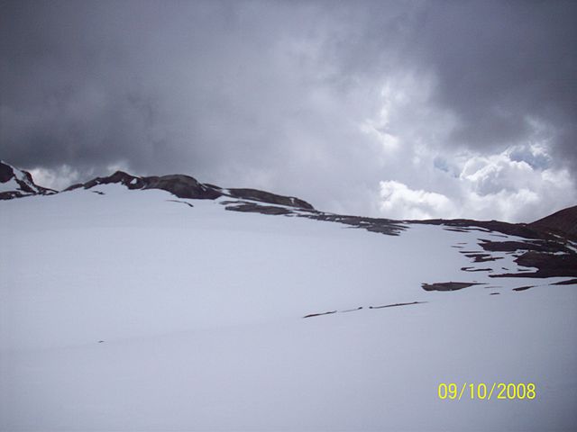 File:Nevado del ruiz -5125-2.JPG