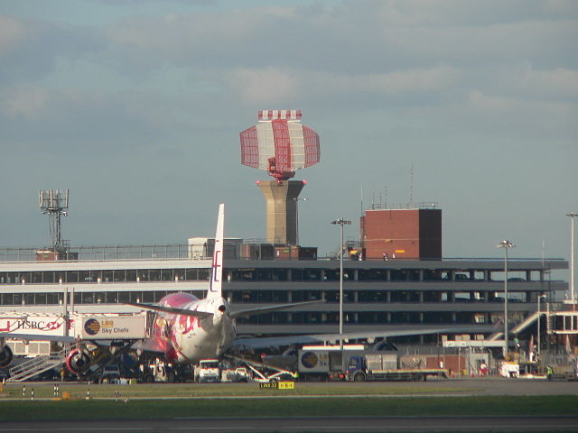 File:Heathrow Airport radar tower P1180333.jpg