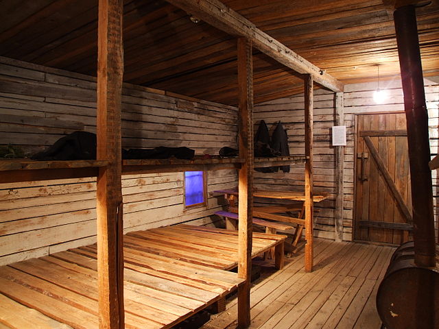 File:Shack from Gulag - Museum of the Occupation of Latvia.JPG