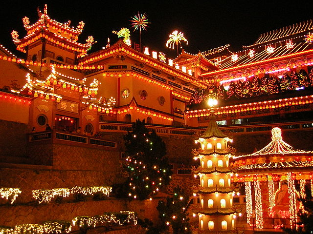 File:Ke Lok Si Illuminations 01.JPG