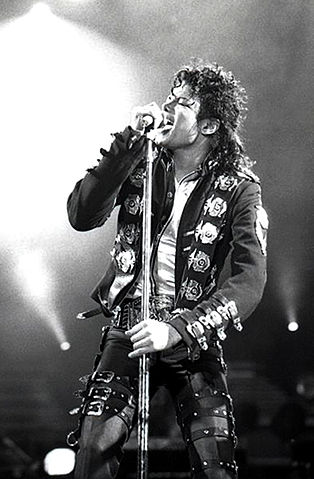 File:Michael Jackson in 1988.jpg