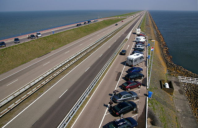 File:Abschlussdeich Blickrichtung Nord.jpg