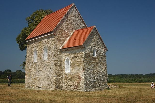 File:Kopcany st. margaret 3.jpg
