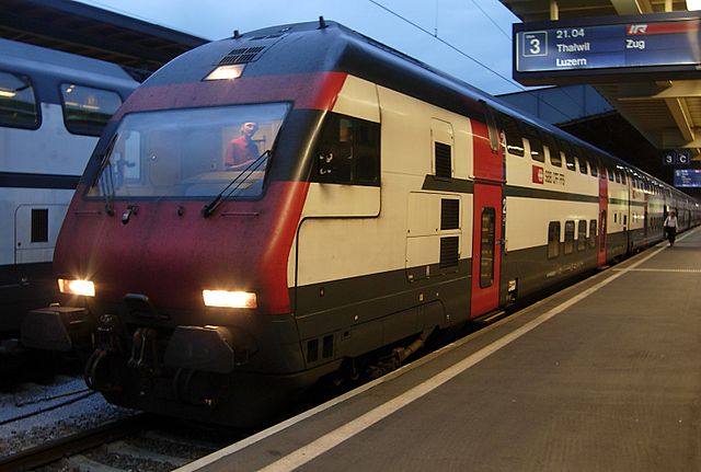 File:SBB IC2000 Bt in Zürich.jpg