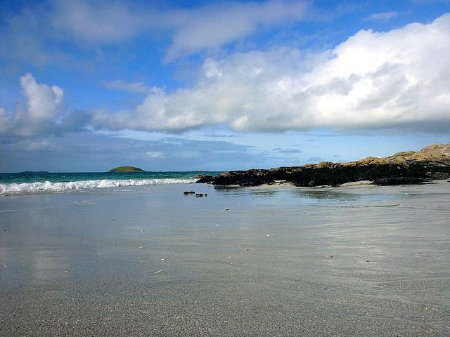 File:Eriskay shore, Outer Hebrides.jpg