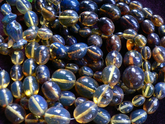File:Blue amber masbaha.jpg