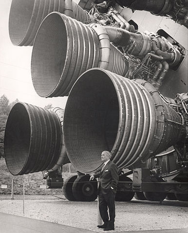 File:S-IC engines and Von Braun.jpg