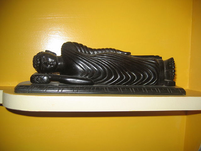 File:Buddha lying down london dec 07.jpg