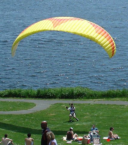 File:Paraglider Gas Works.jpg