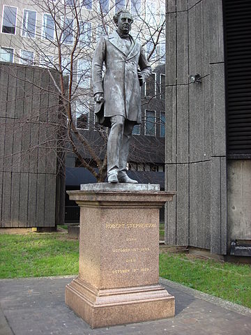 File:Robert Stephenson statue Euston.jpg