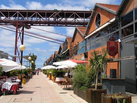 File:Docas de Lisboa.JPG