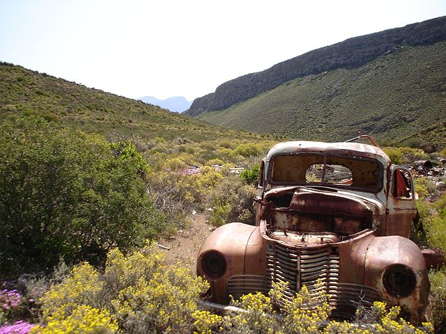 File:KarooAbondonedCar.jpg