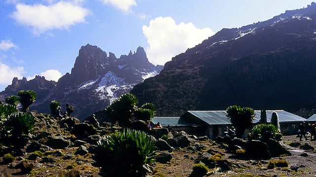 File:Mt kenya shiptons camp with sendeyo.jpg