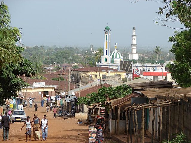 File:Sokodé-centre-ville.jpg