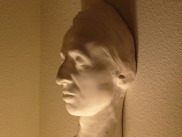 File:Chopin death mask, side view (collection of Jack Gibbons).jpg