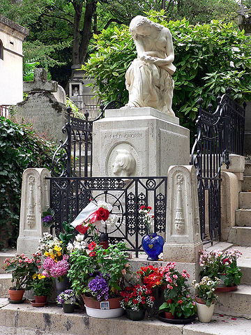 File:Pere-Lachaise Chopin grave.jpg