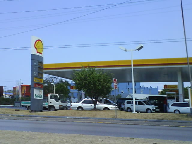 File:ShellGasStationInMontegoBay.JPG