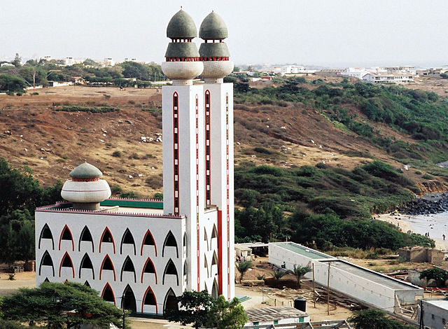 File:Senegal Grande Mosquee de Ouakam 800x600.jpg